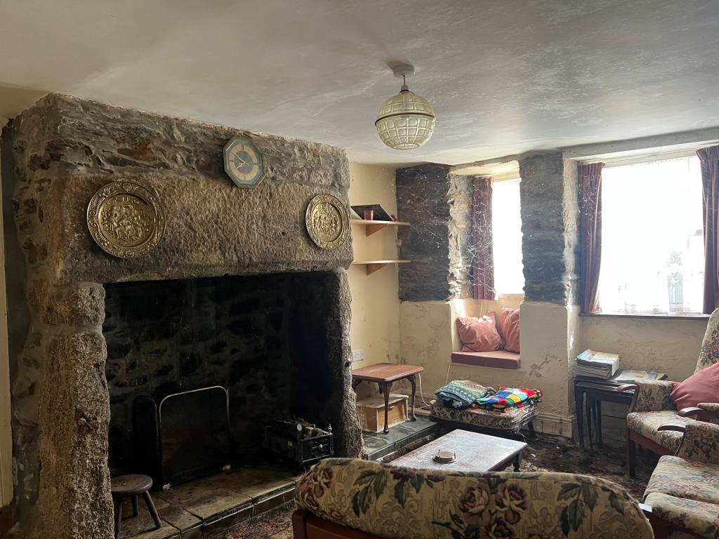 Lot: 48 - TWO PROPERTIES FOR UPDATING WITHIN THE HEART OF POPULAR COASTAL TOWN - Tremel living room